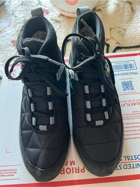 Teva Ember Commute Waterproof Boots Size 8 Black & Blue Quilted All Weather